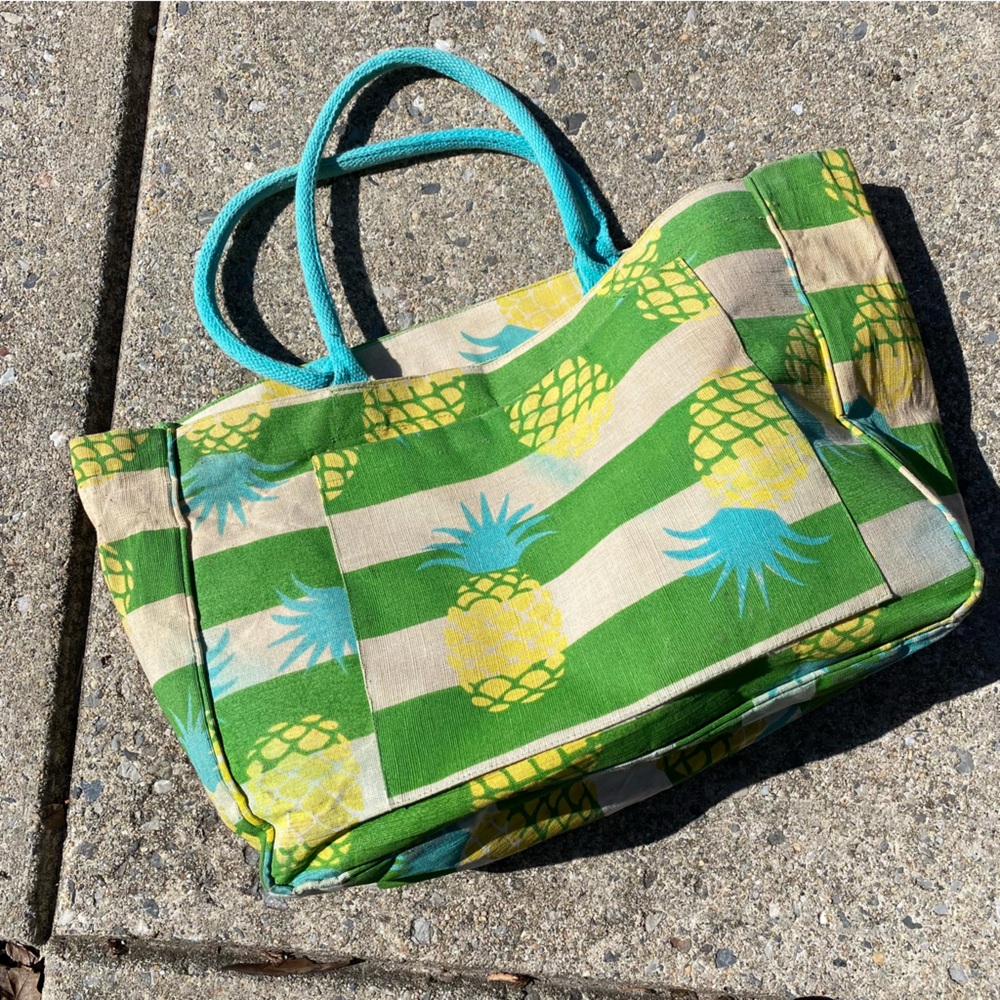 4/$20 Mud Pie Pineapple Waxed Beach Tote Medium/Large Size